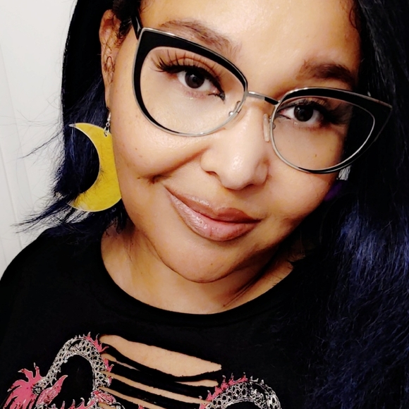 🌙Luminescent Crescent Moon Earrings - Picture 3 of 3